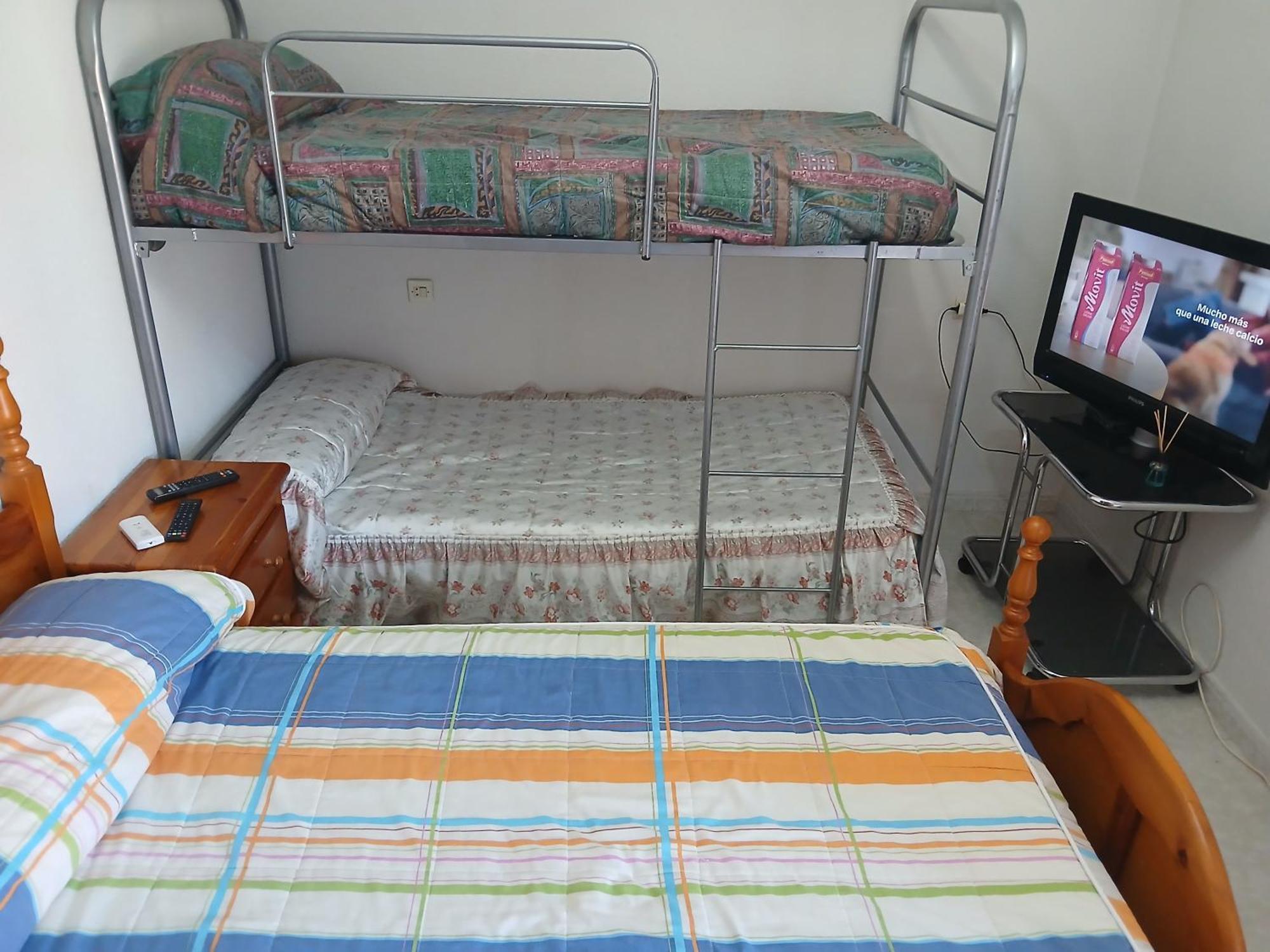 Habitacion Privada Triple Toledo Exterior foto