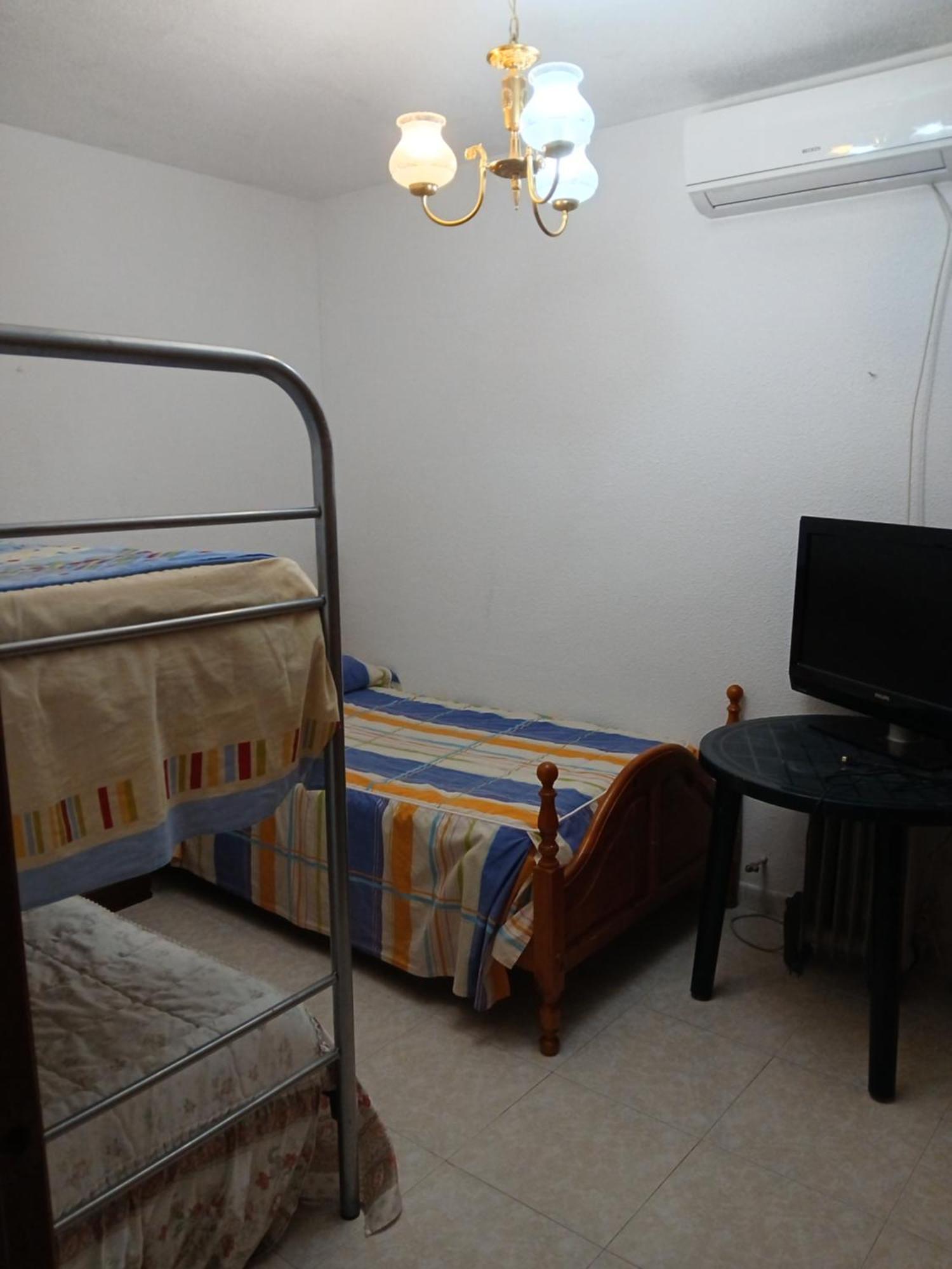 Habitacion Privada Triple Toledo Exterior foto