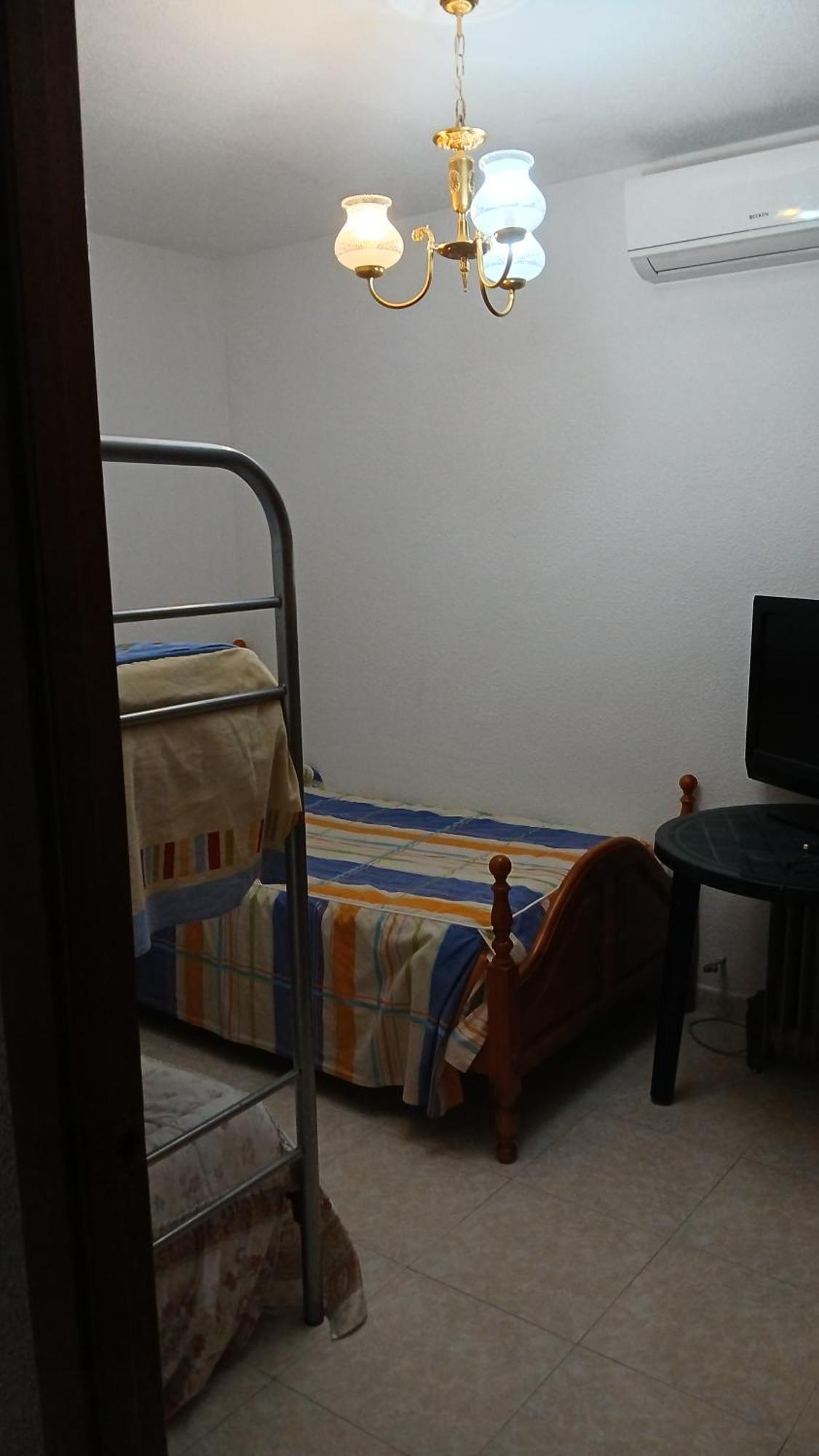 Habitacion Privada Triple Toledo Exterior foto