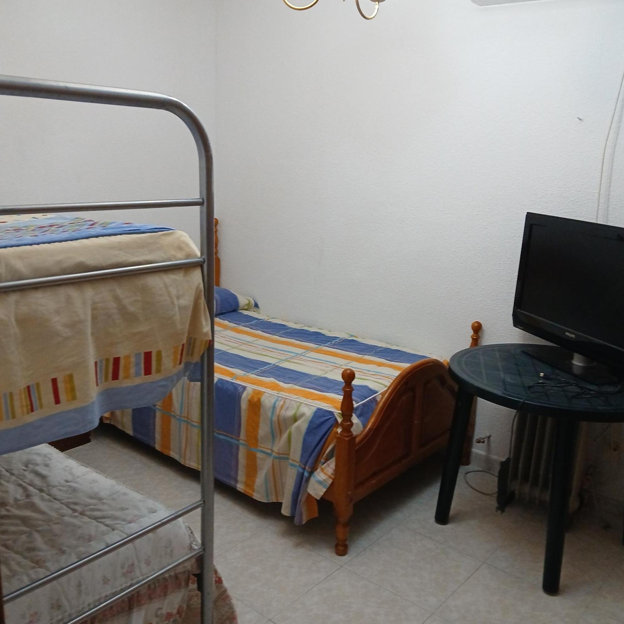 Habitacion Privada Triple Toledo Exterior foto