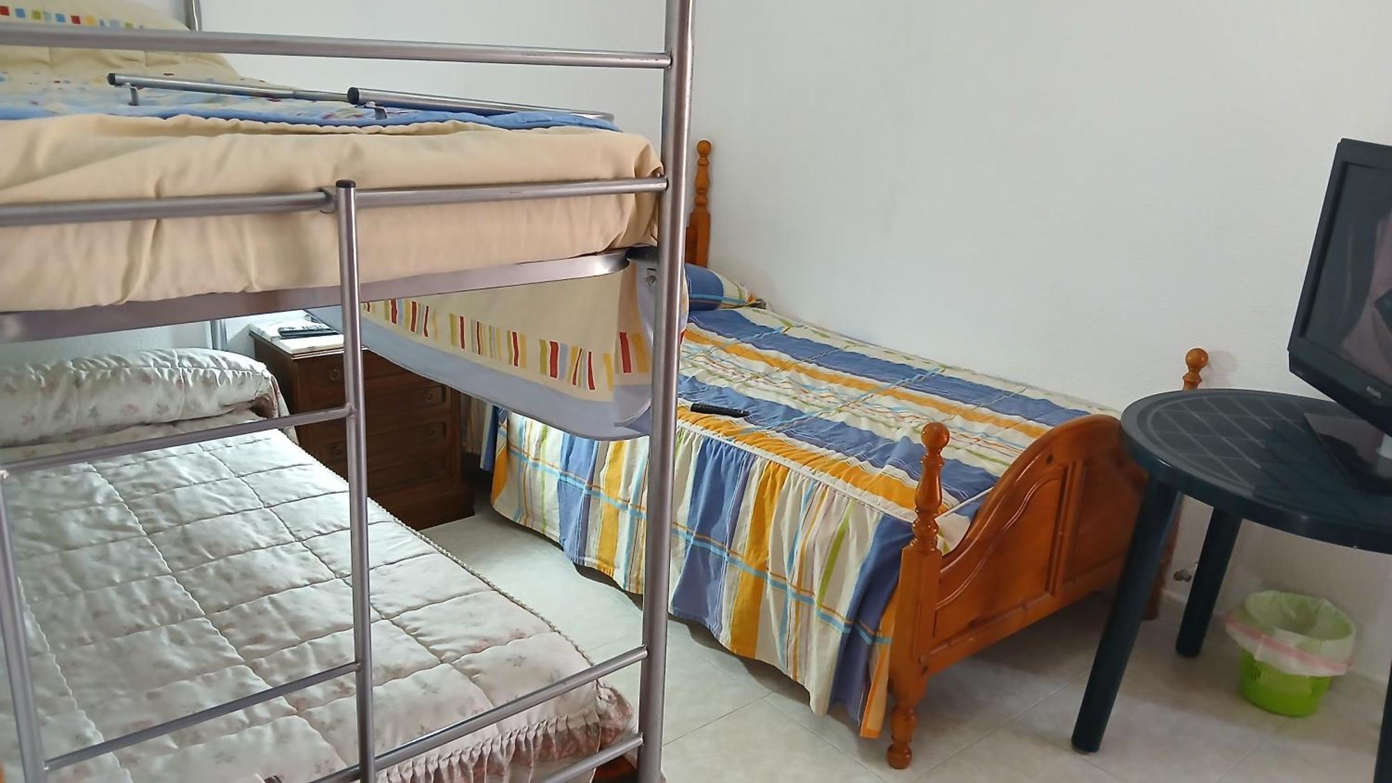 Habitacion Privada Triple Toledo Exterior foto
