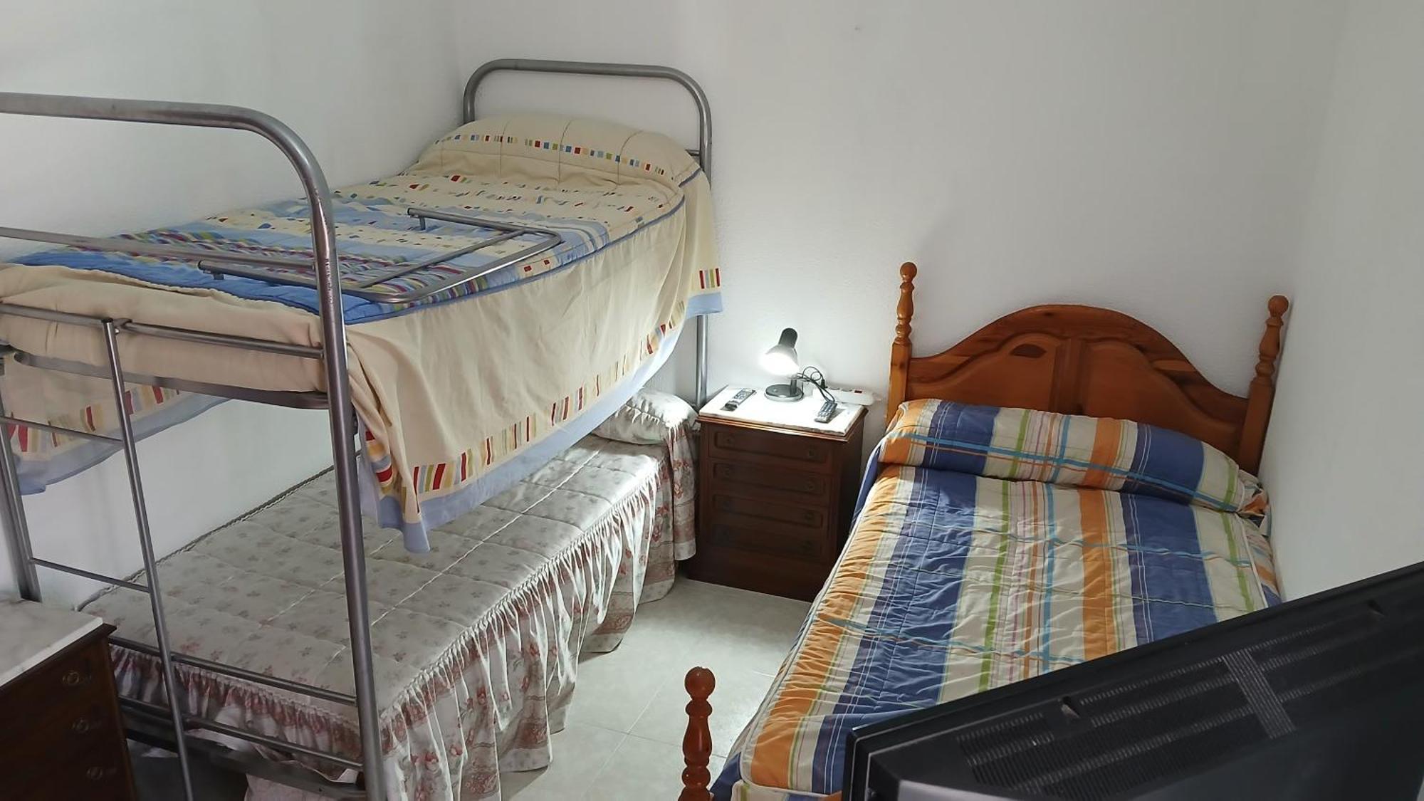 Habitacion Privada Triple Toledo Exterior foto